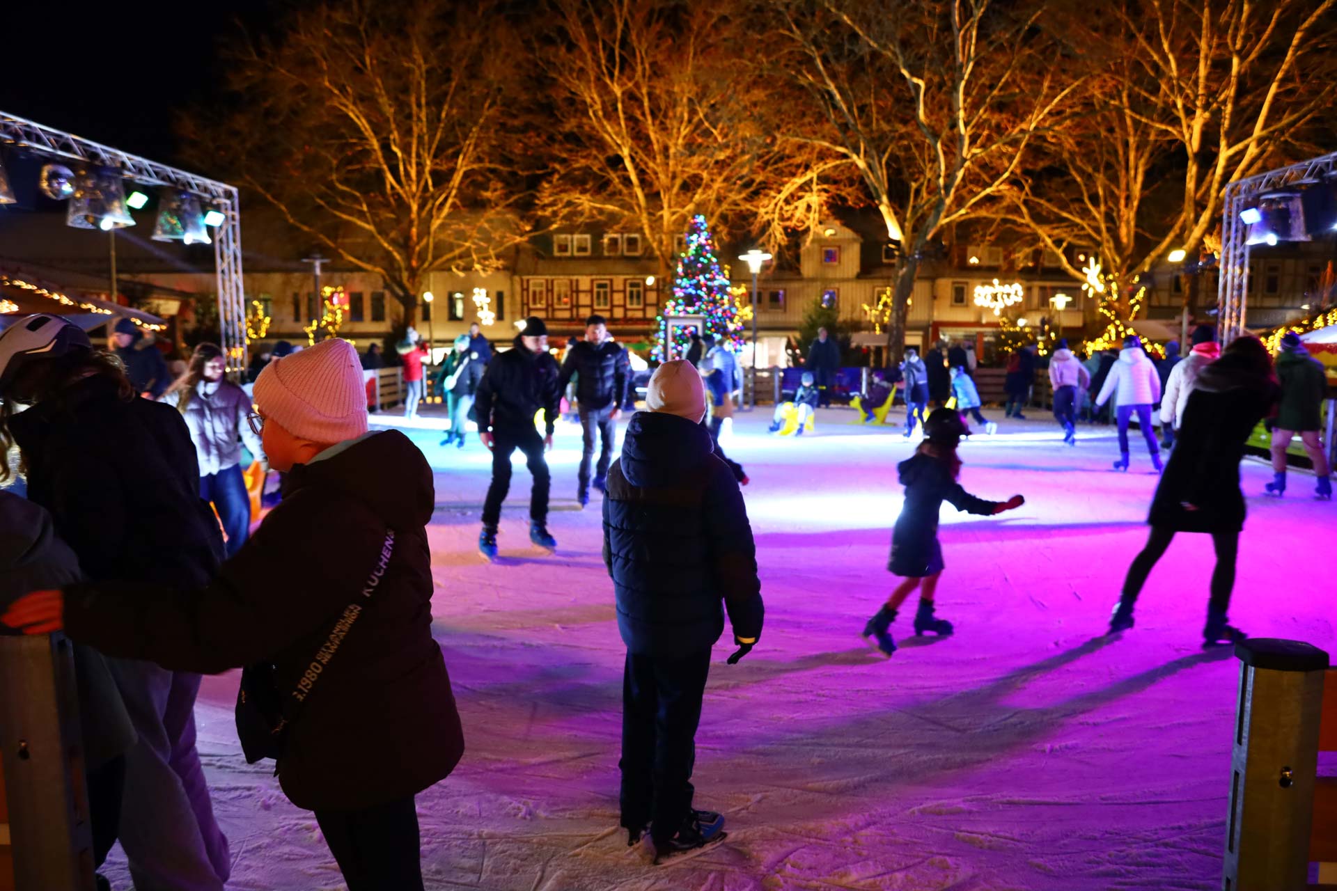 IMG_4581 Junge auf der Eisbahn